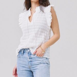 BB Dakota Hearts stretchy flutter sleeve top w a crinkly shadow stripe - Med NWT